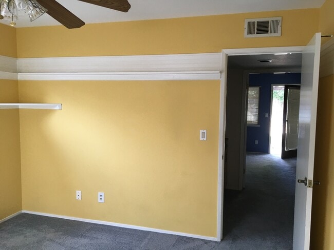Building Photo - House