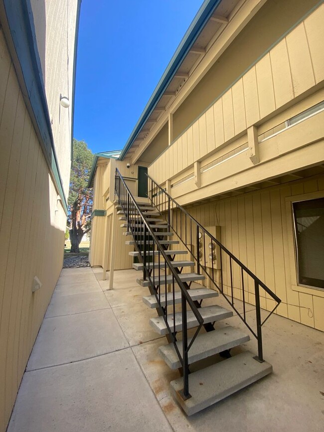 Primary Photo - 1 bedroom, 1 bathroom upstairs unit