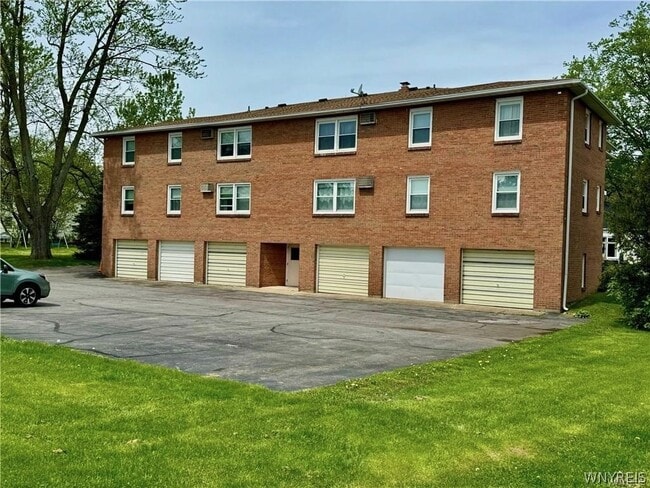 Building Photo - 6321 W Quaker St