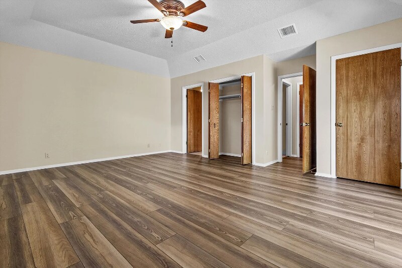 Building Photo - 8606 Mesa Dr
