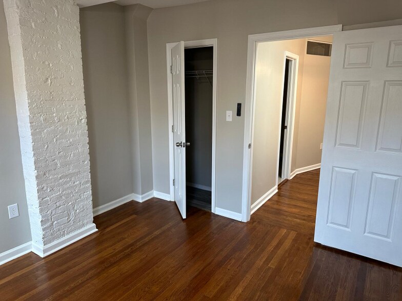 Building Photo - 1204W Cross St