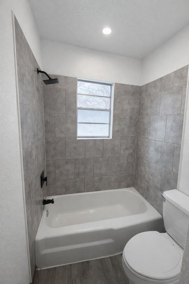 Building Photo - 1415 Holliday