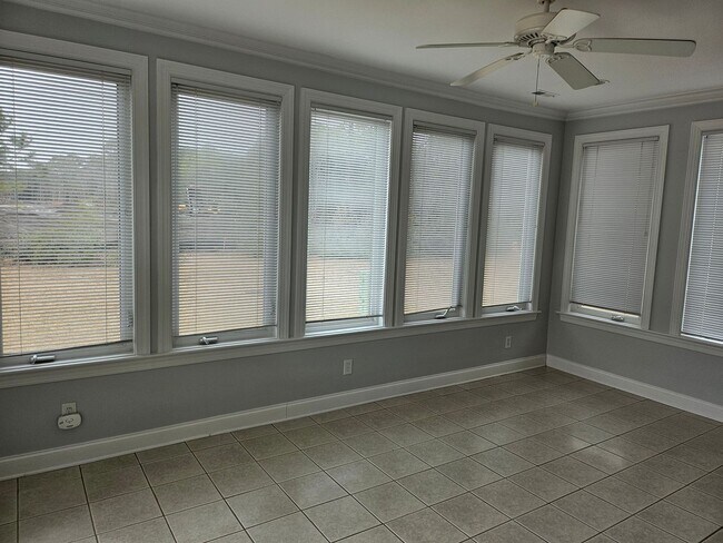 Building Photo - Southport - 3bedroom, 2 bath Townhouse