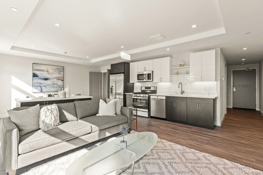 Building Photo - 26 Collins Ave