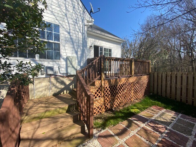 Building Photo - Move in ready, 2-story Townhome located in...