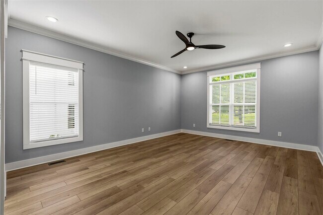 Building Photo - 633 Village Way