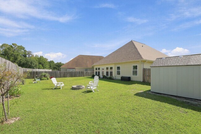 Building Photo - 257 Silver Creek Loop