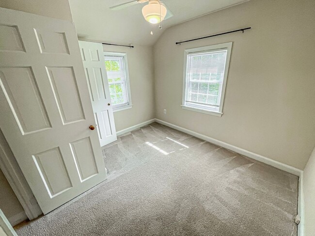 Building Photo - Classic 3 Bedroom 1.5 Bathroom Colonial In...