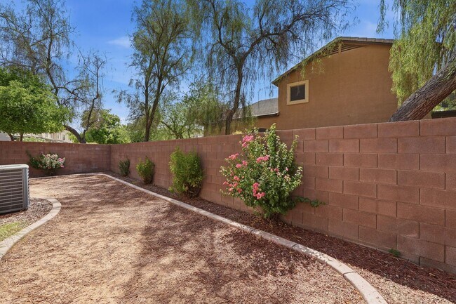 Building Photo - Single level home in Norterra on corner lot