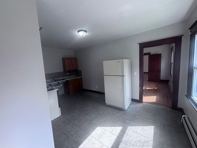 Building Photo - 32-34 Linnell Street, Unit #34