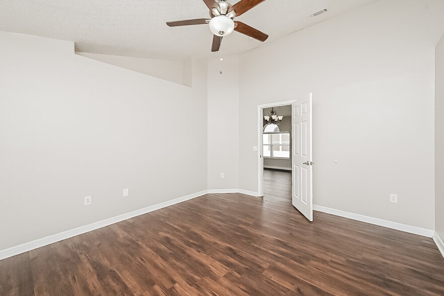 Building Photo - 30615 Double Dr