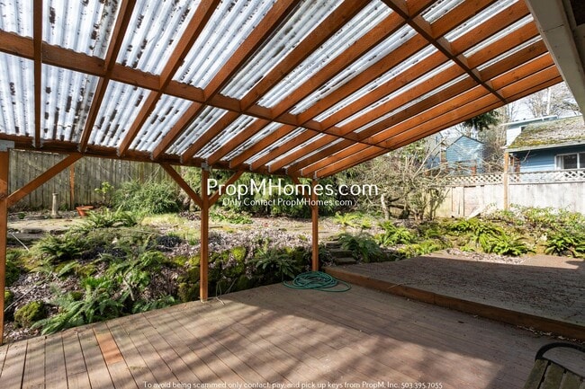 Building Photo - Quintessential Two Bedroom home in SW - Beautiful Backyard!