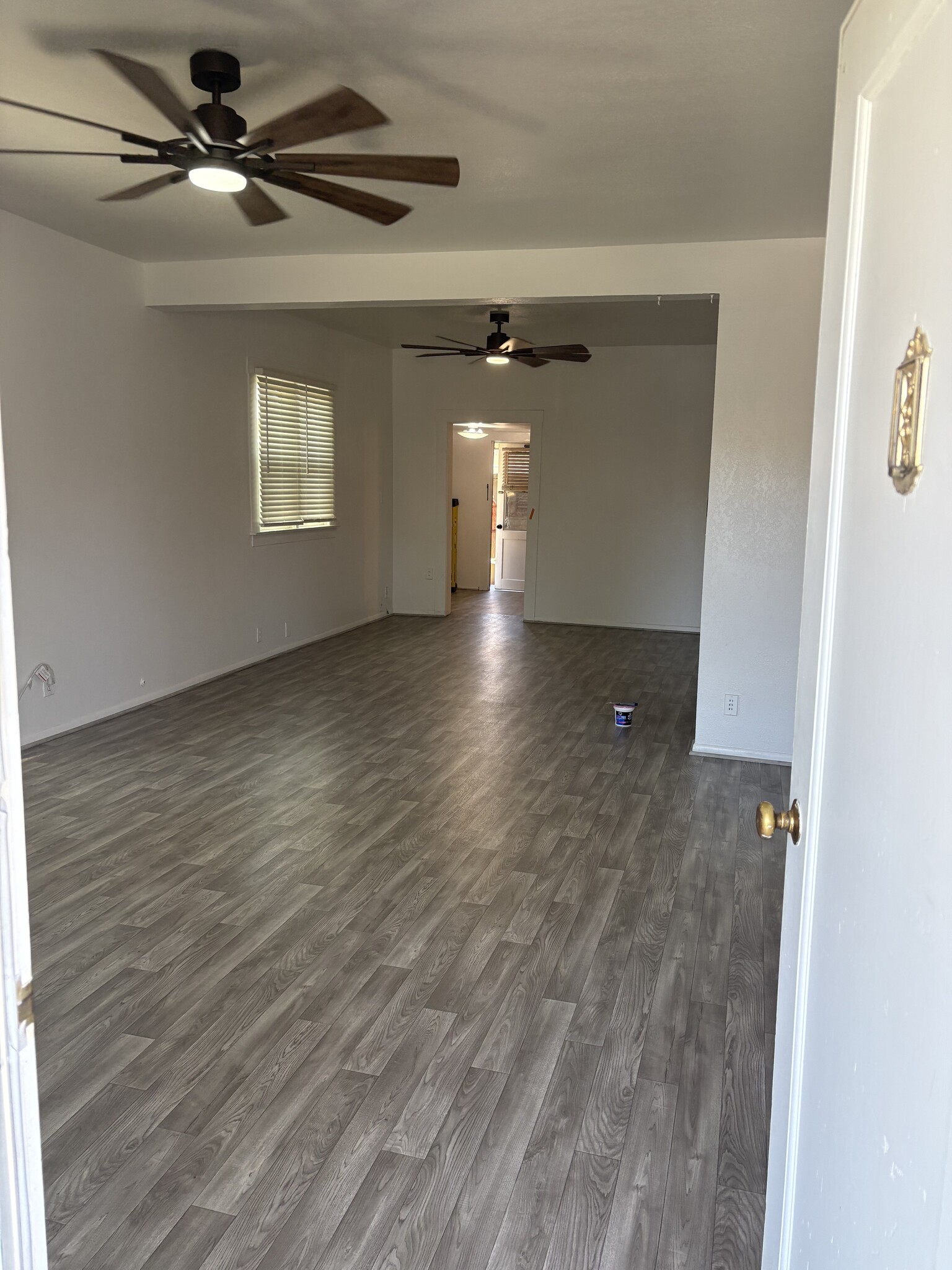 Living room / dining room - 514 Kaweah St