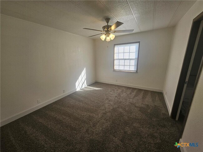 Building Photo - 1510 Karen Dr