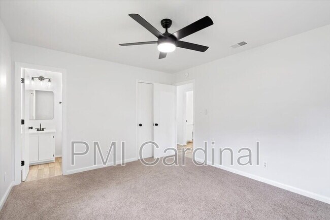 Building Photo - 2117 Wilson Ave