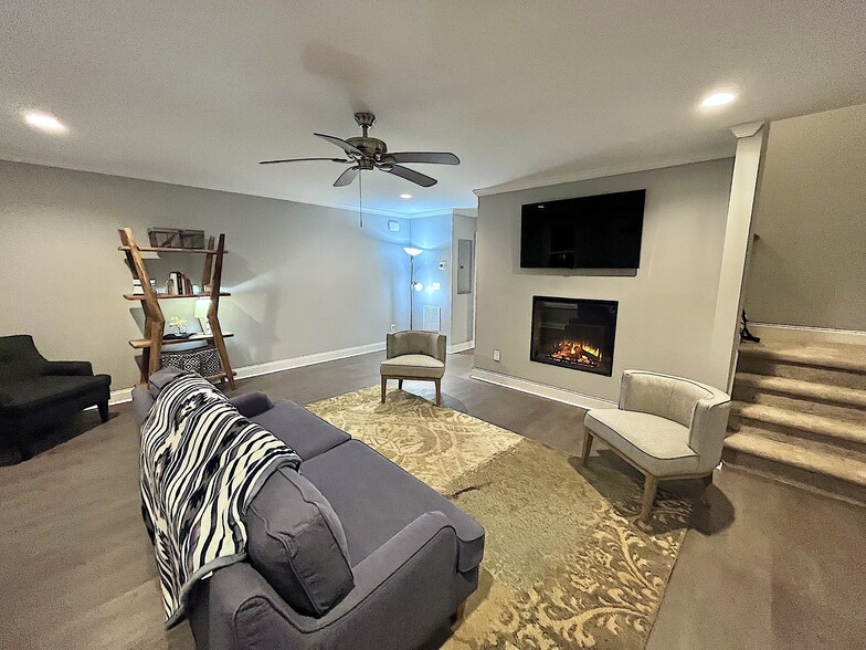 Model pictures. Apartment is unfurnished - 490 Wimpy Mill Rd