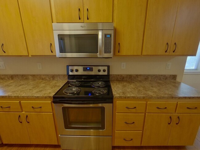 Building Photo - Alder Duplexes on 17th