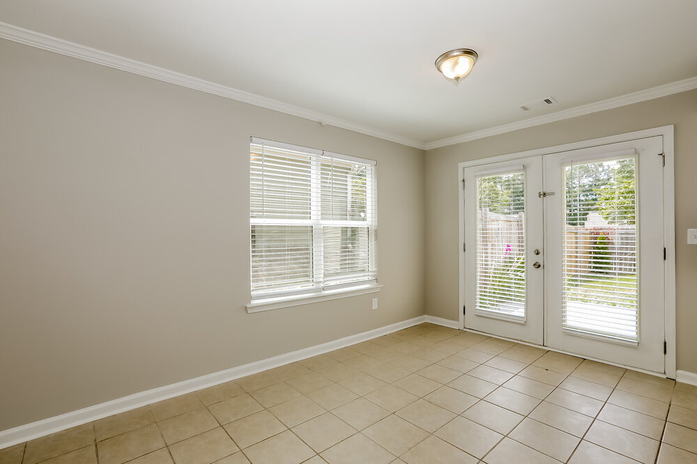 Building Photo - 505 Walnut Woods Dr