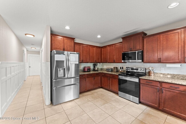 Building Photo - 553 Trymore Dr SE