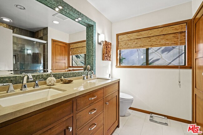 Building Photo - 730 Basin Dr