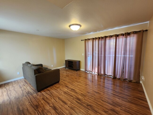 Building Photo - Downtown U of U gorgeous condo! THREE park...