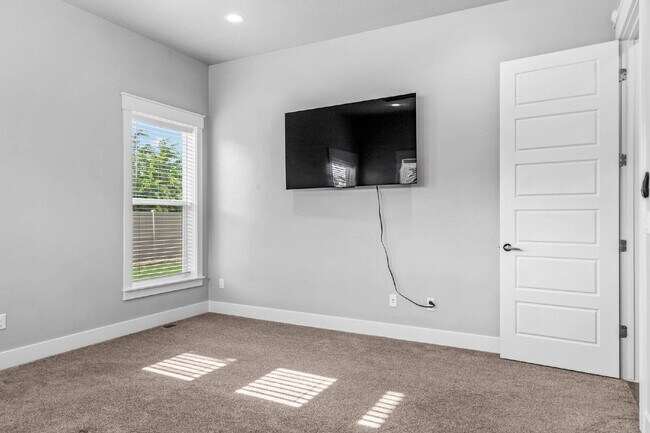 Building Photo - Beautiful split bedroom floorplan in the Sky Mesa Community!
