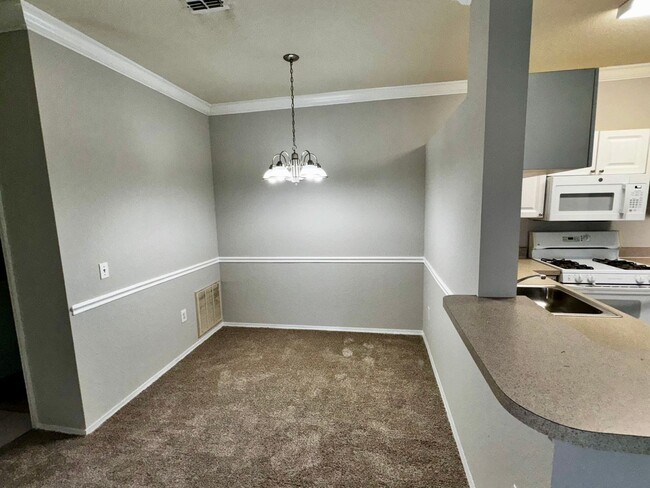 Building Photo - 2 Bedoom 2 bath Millenia Mall area Condo -...