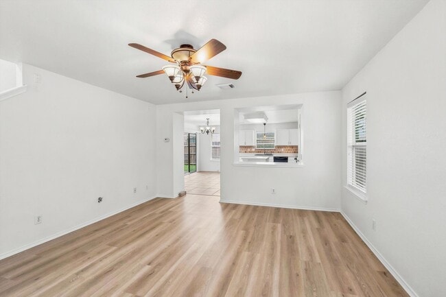Building Photo - Freshly Painted 3 bedroom home!