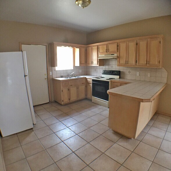 Building Photo - 3802 Clavel St