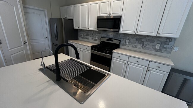 Building Photo - 4726 Claremont Park Dr