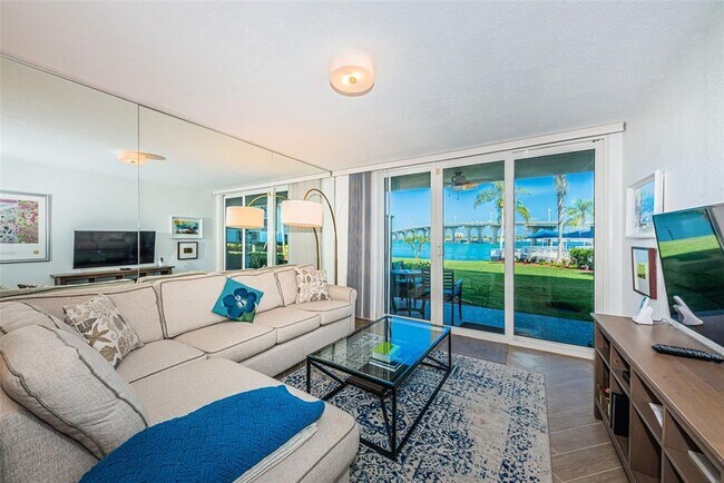 Building Photo - 5901 Bahia Del Mar Cir N