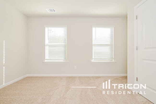 Building Photo - 225 Pratt Dr