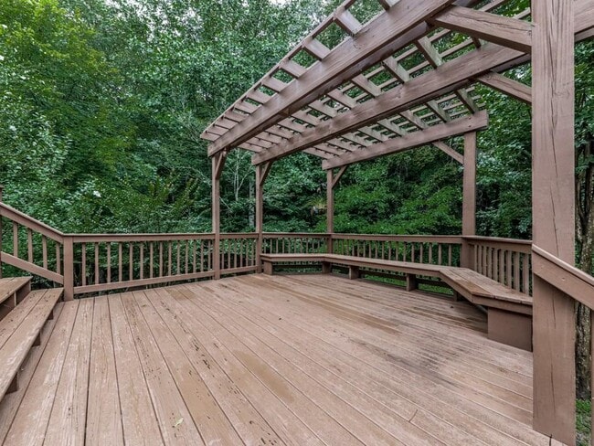 Building Photo - 408 Sixes Dr