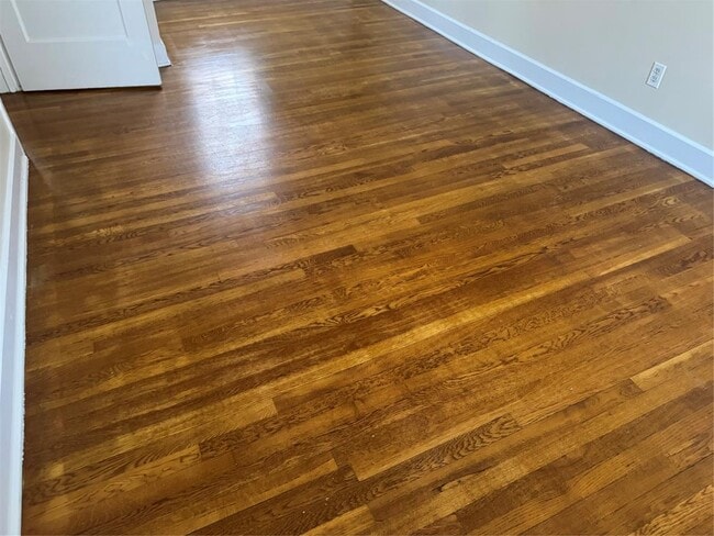 Building Photo - 703 W 35th St