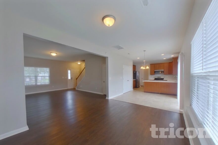 Building Photo - 9626 Rothman Ln