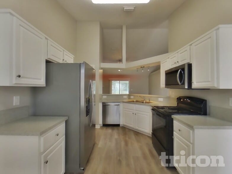 Building Photo - 3716 Arava Dr