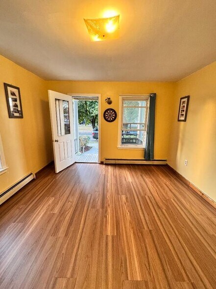 Primary Photo - 10 Valley St