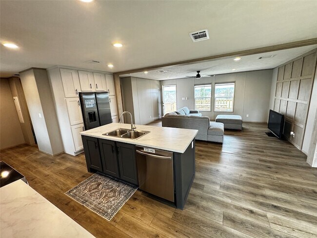 Building Photo - 191 Holly Pond