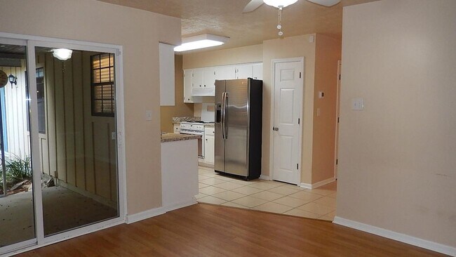 Building Photo - 4321 Snoopy Ln