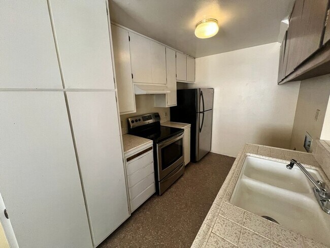 Building Photo - Two Bedroom Townhome near Sparks Marina