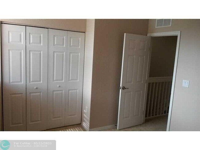 Building Photo - 4944 SW 140th Terrace