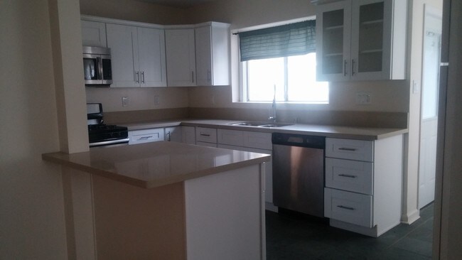 Building Photo - 3754 Tuller Ave