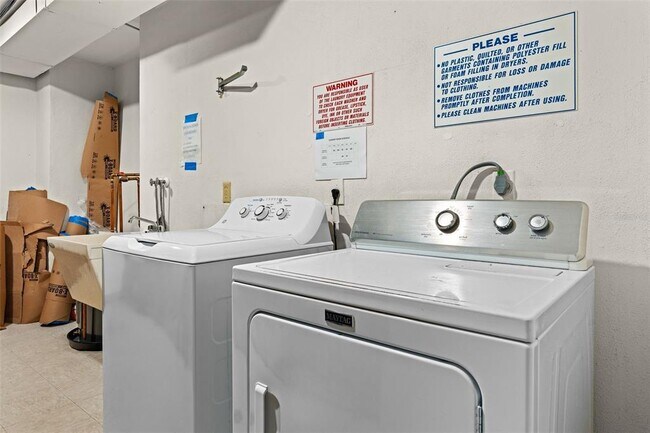 Building Photo - 1750 Benjamin Franklin Dr