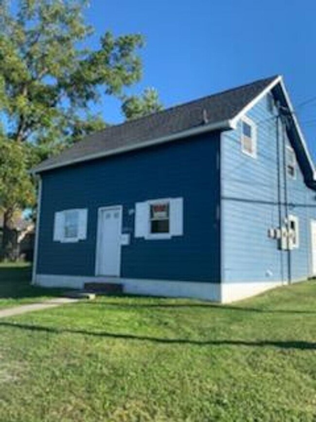 Building Photo - 224 Lamont St