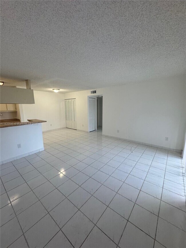 Building Photo - 9701 Hammocks Blvd