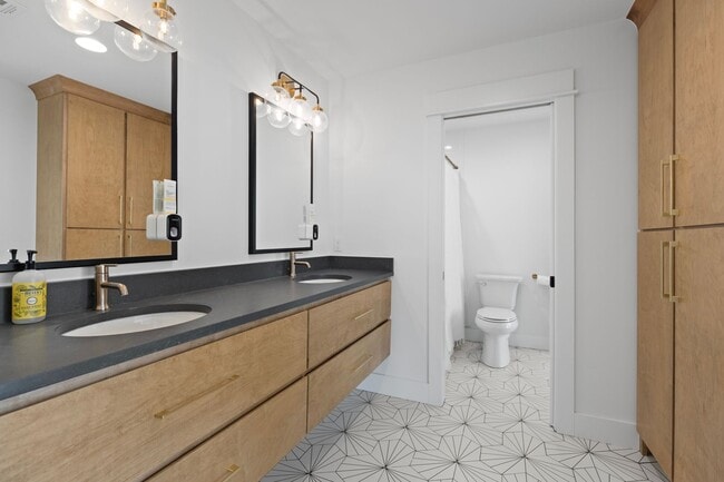 Building Photo - Luxury Rental in the Heart of the Rose District