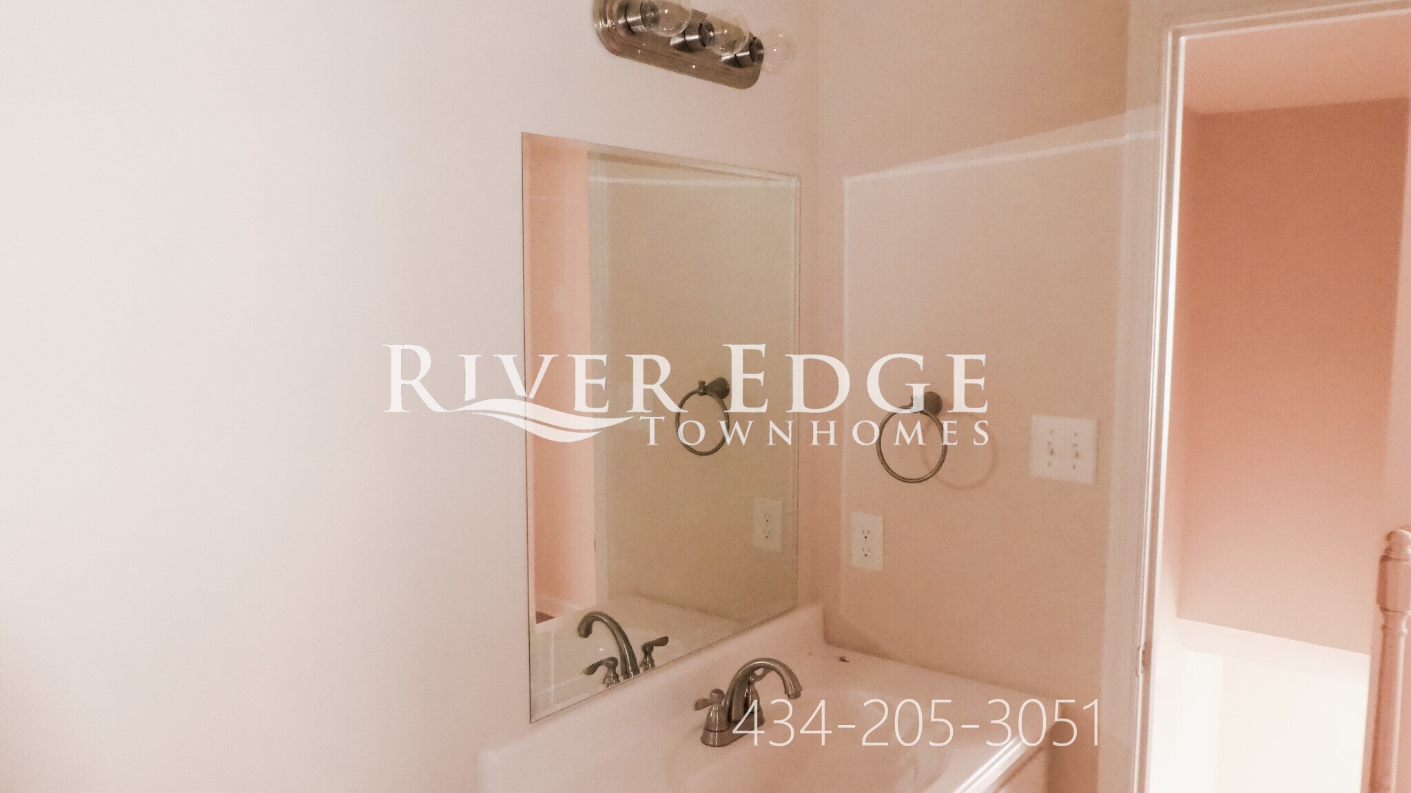 Full Bath - 504 Lusardi Dr