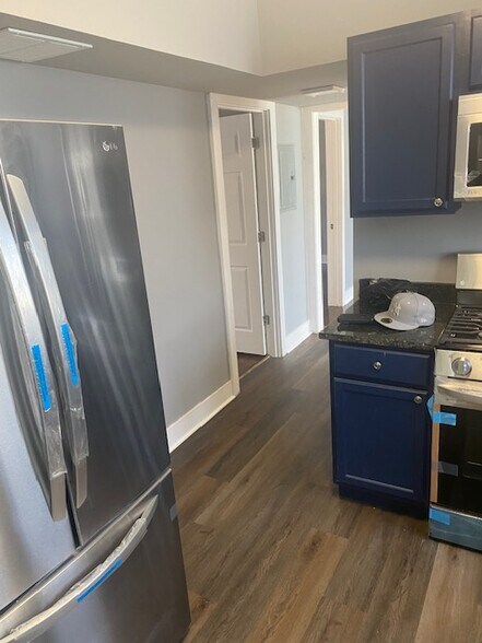 Building Photo - 7940 S Kingston Ave