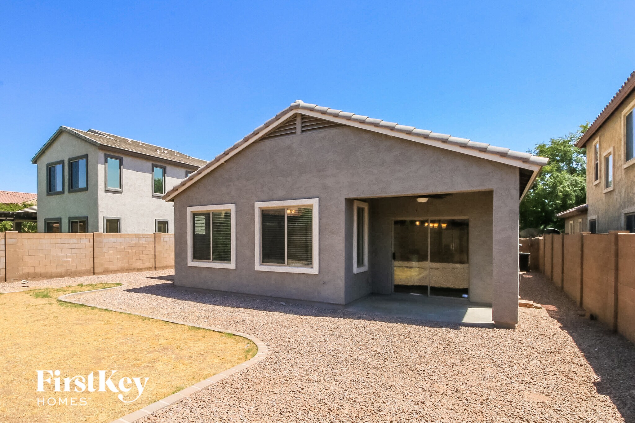 Building Photo - 4946 E Del Rio Dr