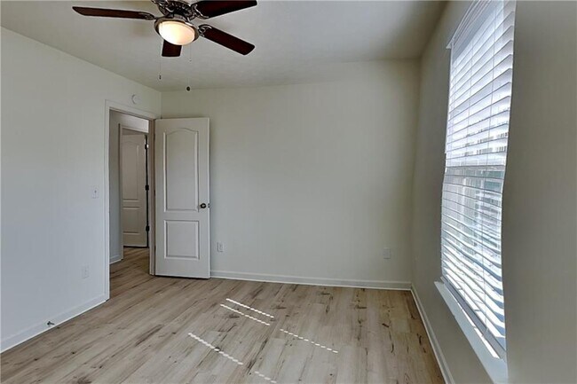 Building Photo - 137 St Ann Cir